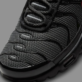 Nike Air Max Plus TN "Carbon Black & Crimson"
