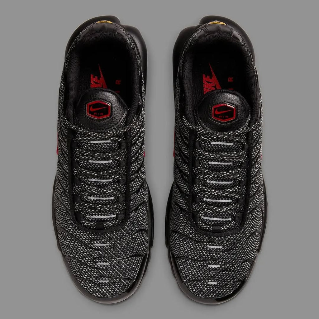 Nike Air Max Plus TN "Carbon Black & Crimson"
