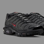 Nike Air Max Plus TN "Carbon Black & Crimson"