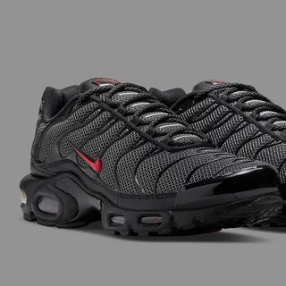 Nike Air Max Plus TN "Carbon Black & Crimson"