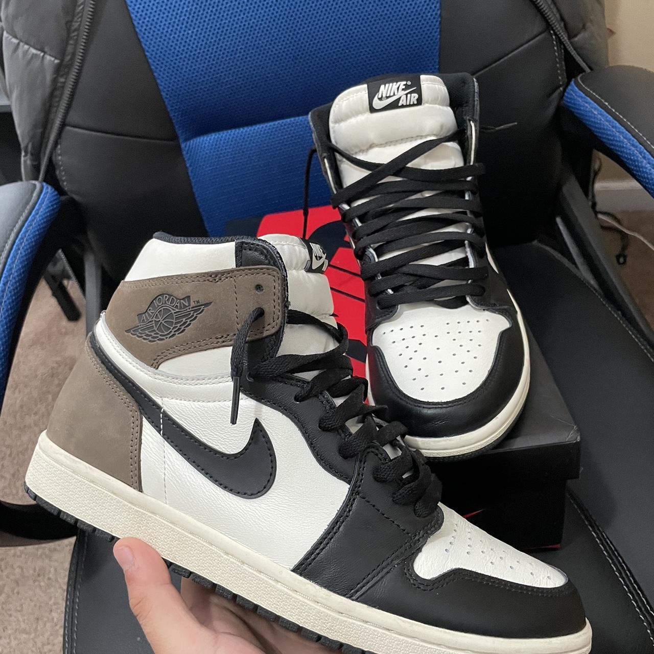 Air Jordan 1 Retro High OG “Dark Mocha”
