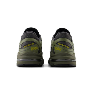 New Balance 1000 Army Green, par patika pogled na petu