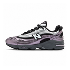 New Balance 1000 Dark Ice Wine, metalik ljubičasto-bordo patika sa srebrnim panelima, bočni profil