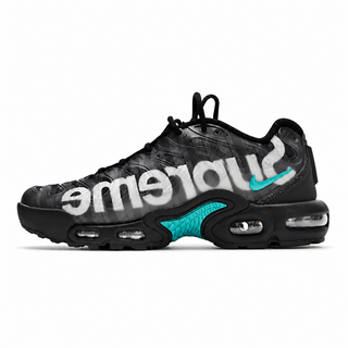 Supreme x Nike Air Max Plus (Black) — bočni prikaz