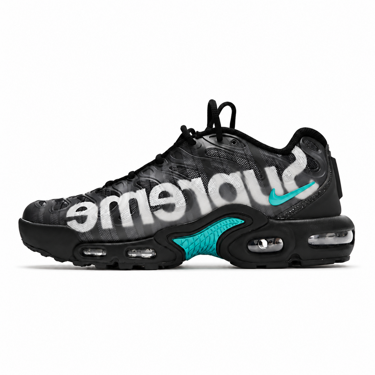 Supreme x Nike Air Max Plus (Black) — bočni prikaz