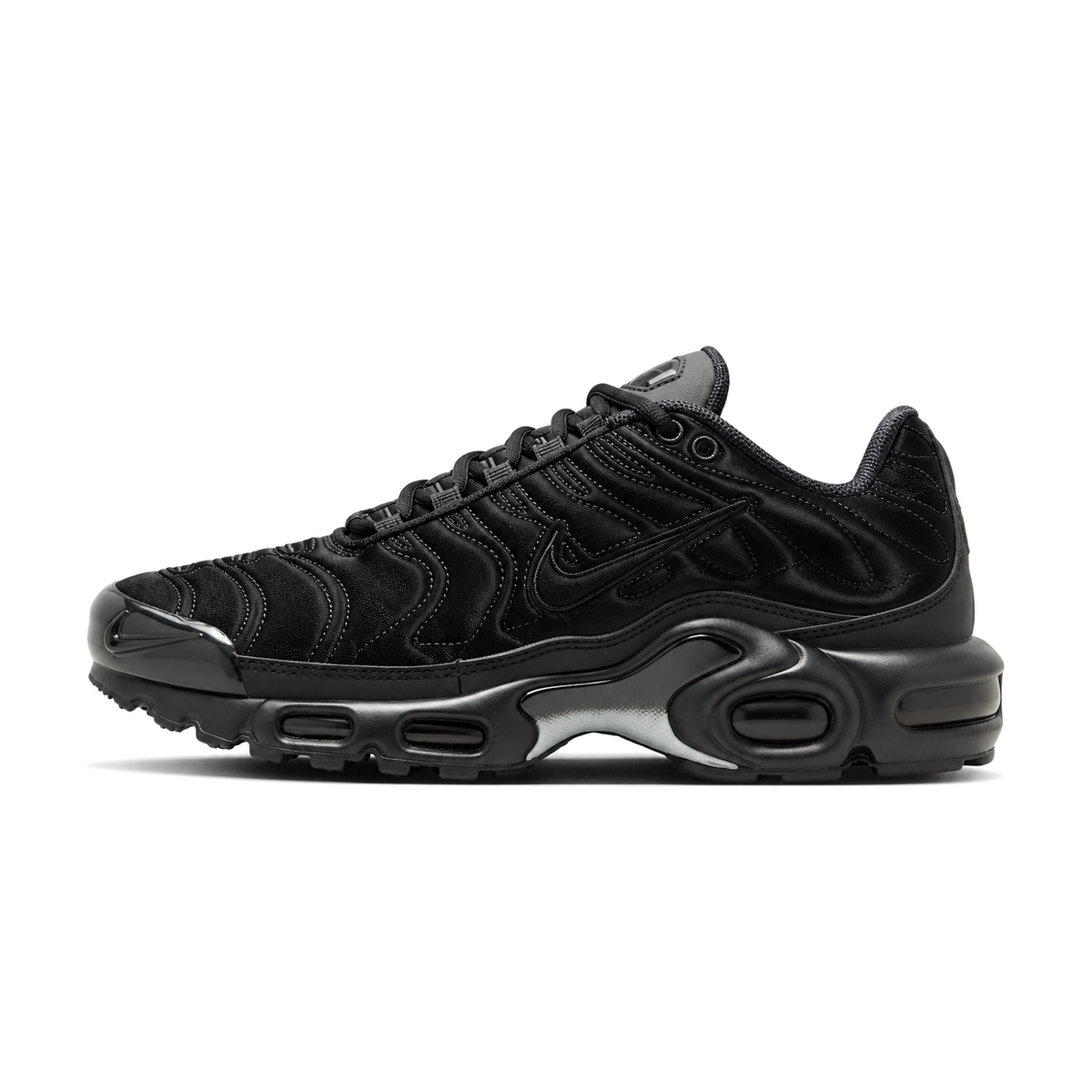 Nike Air Max Plus (Black Satin) — bočni prikaz