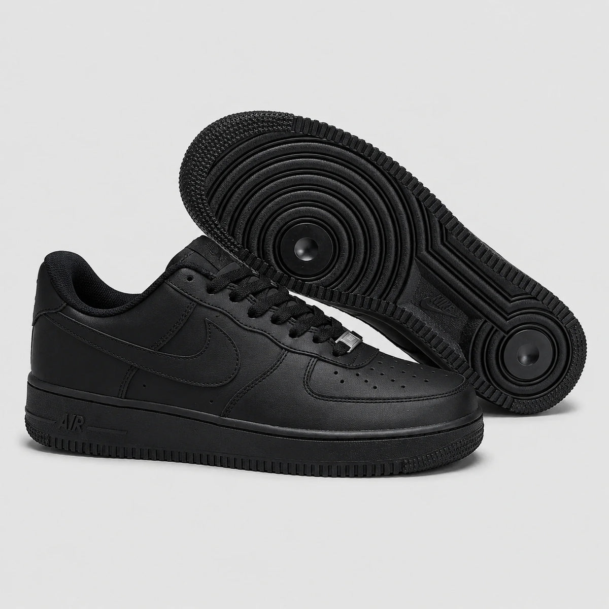 Nike Air Force 1 Triple Black — fotografija 2